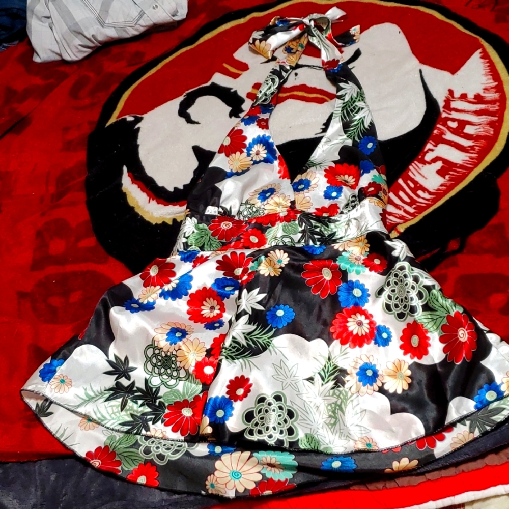 Is floral print halter top
